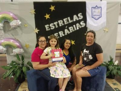 Noite de Autógrafos dos alunos do Jardim 2 da Escola Aluísio Maier foi um verdadeiro sucesso